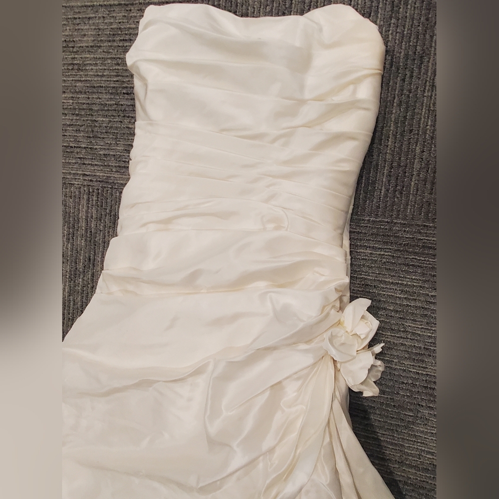 Maggie Sottero Wedding Dress sz 10 - Picture 4 of 16